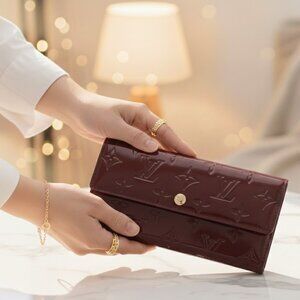Authentic Louis Vuitton vernis long Wallet  Amarante
